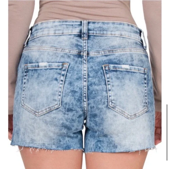 LAST PAIR: Distressed cutoff women’s denim shorts - Picture 6 of 6